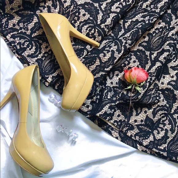 Michael Michael Kors Shoes - ⬇️$27| Michael Kors Nude Leather Pumps